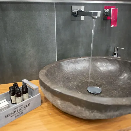 Hermes For Tourists 4*