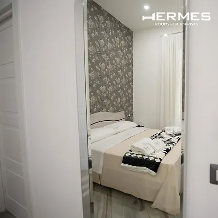 Hermes For Tourists Неаполь